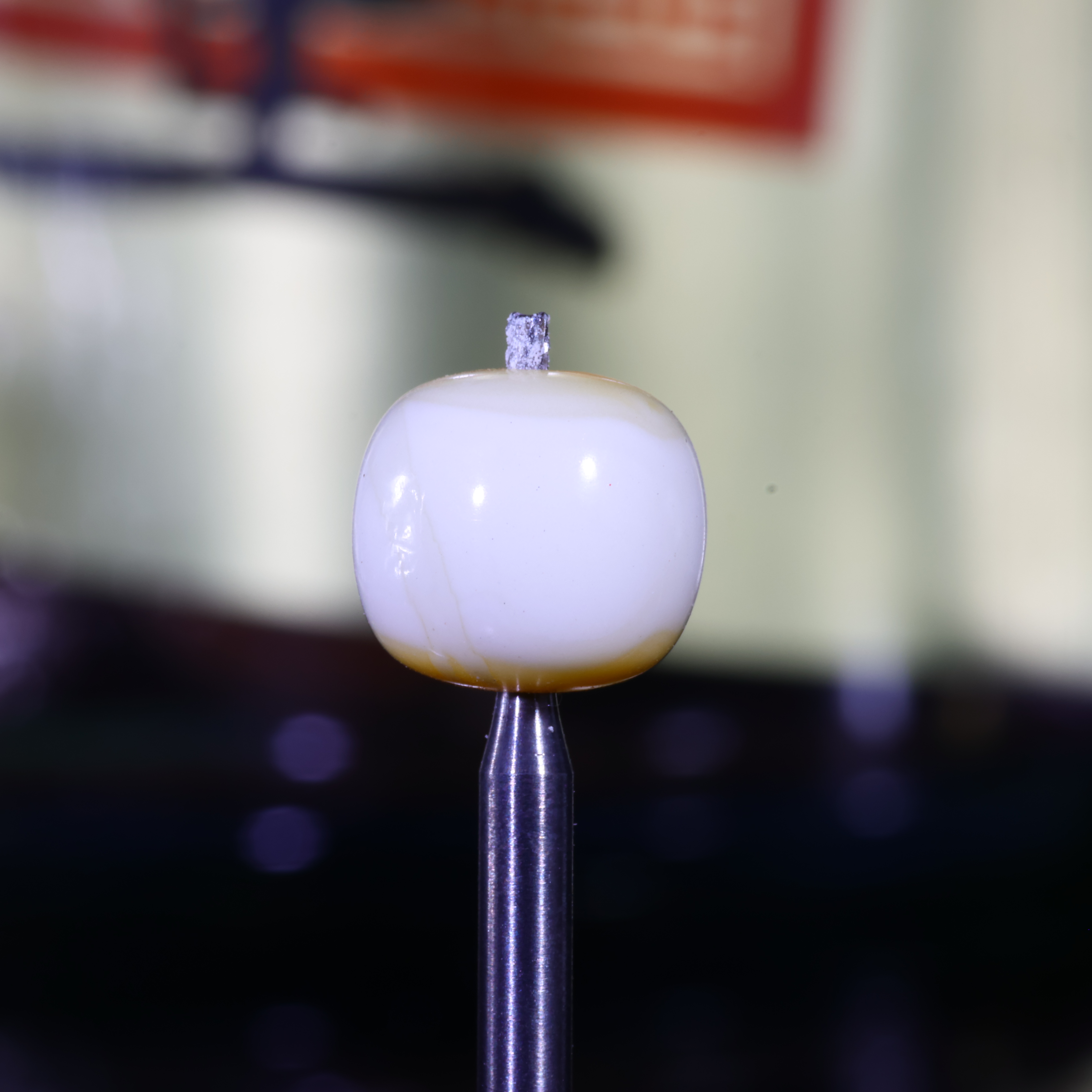 8m老型天然原矿一物一图瓷白蜡满蜡沁色精工老型单珠蜜蜡配--B381