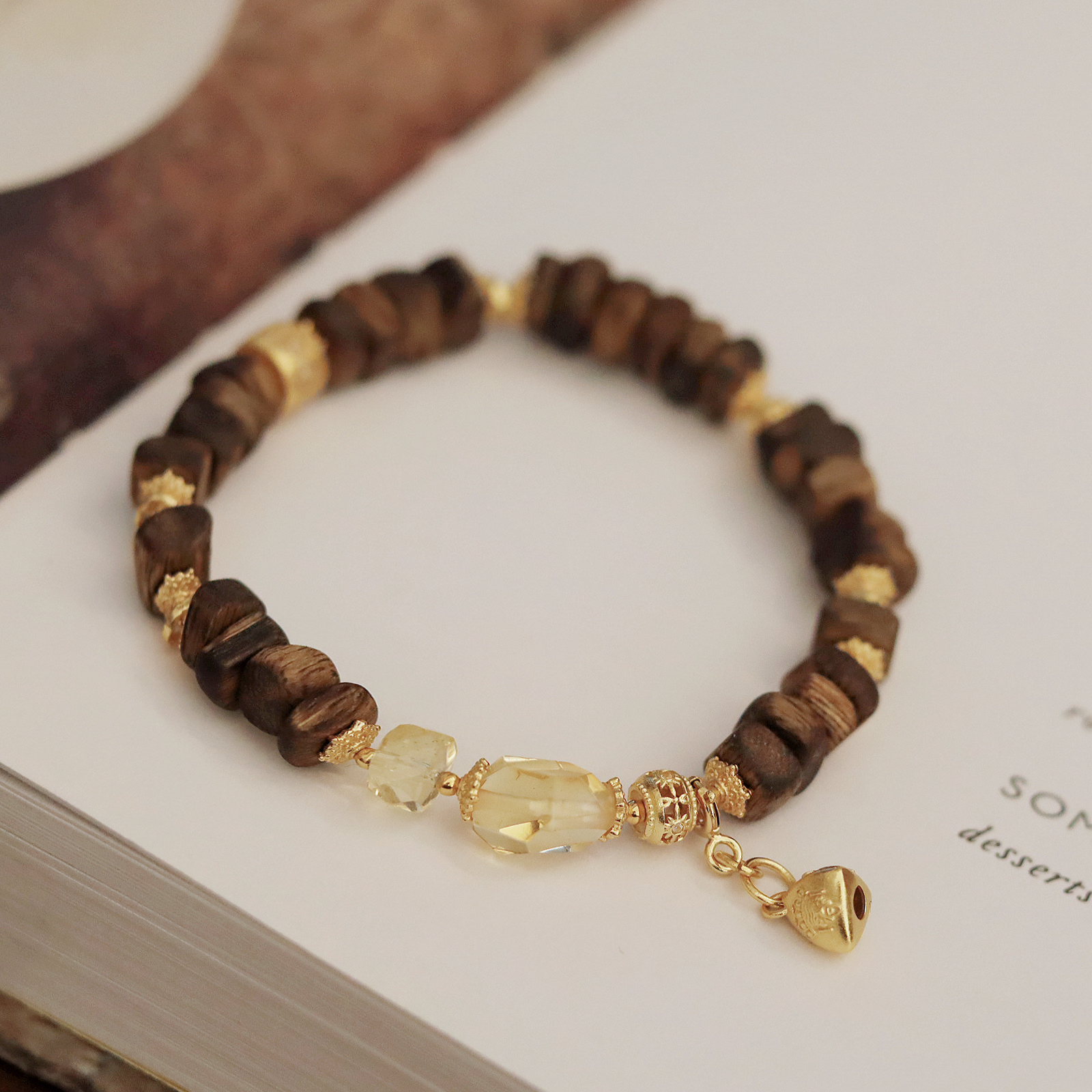 沉香【关山酒】天然沉香随型水晶原创设计