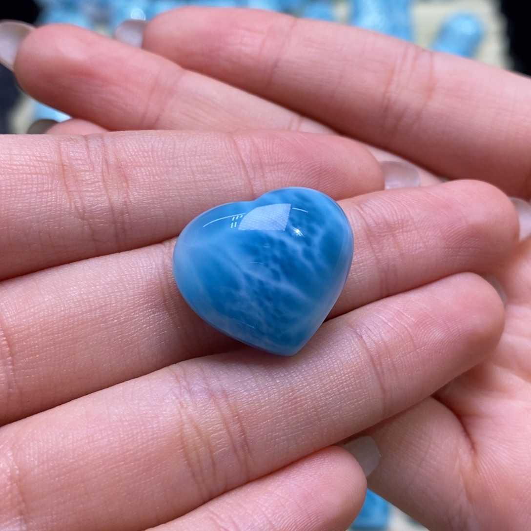 针钠钙石（海纹石）未镶嵌颈饰火山蓝爱心