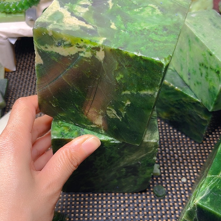 未镶嵌和田玉珠宝半成品景*