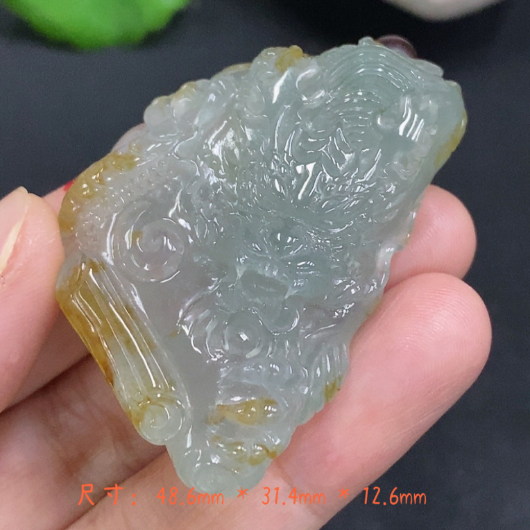 缅甸翡翠A货双彩黄翡龙牌吊坠