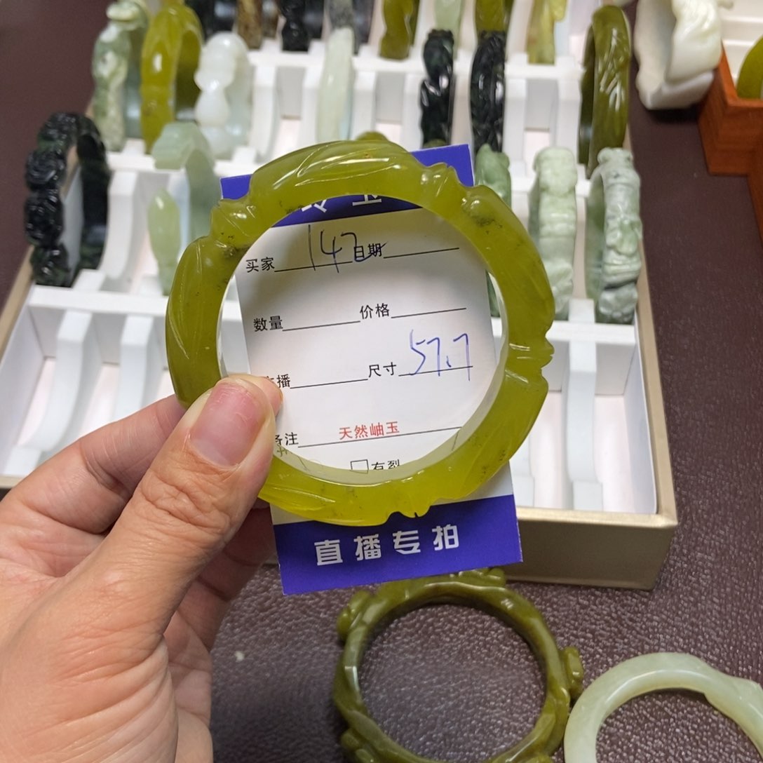 蛇纹石玉手镯未镶嵌