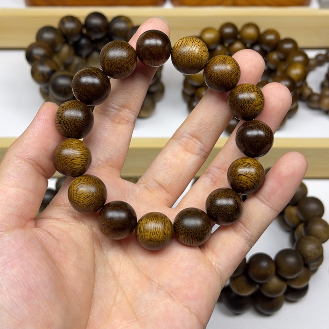 余***好沉香手串越南芽庄富森红土1.4