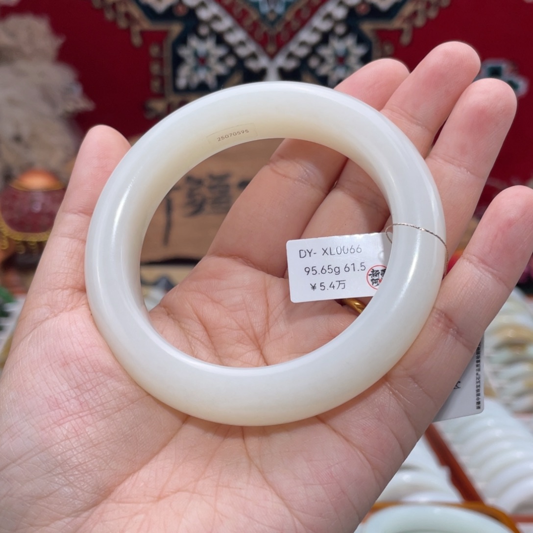 未镶嵌手镯和田玉柔光羊脂白玉厚装正圈61.5#天然和田玉手镯