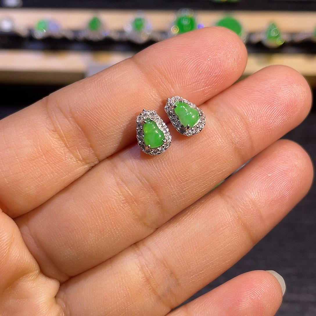 冬***光翡翠银S925镶嵌耳钉