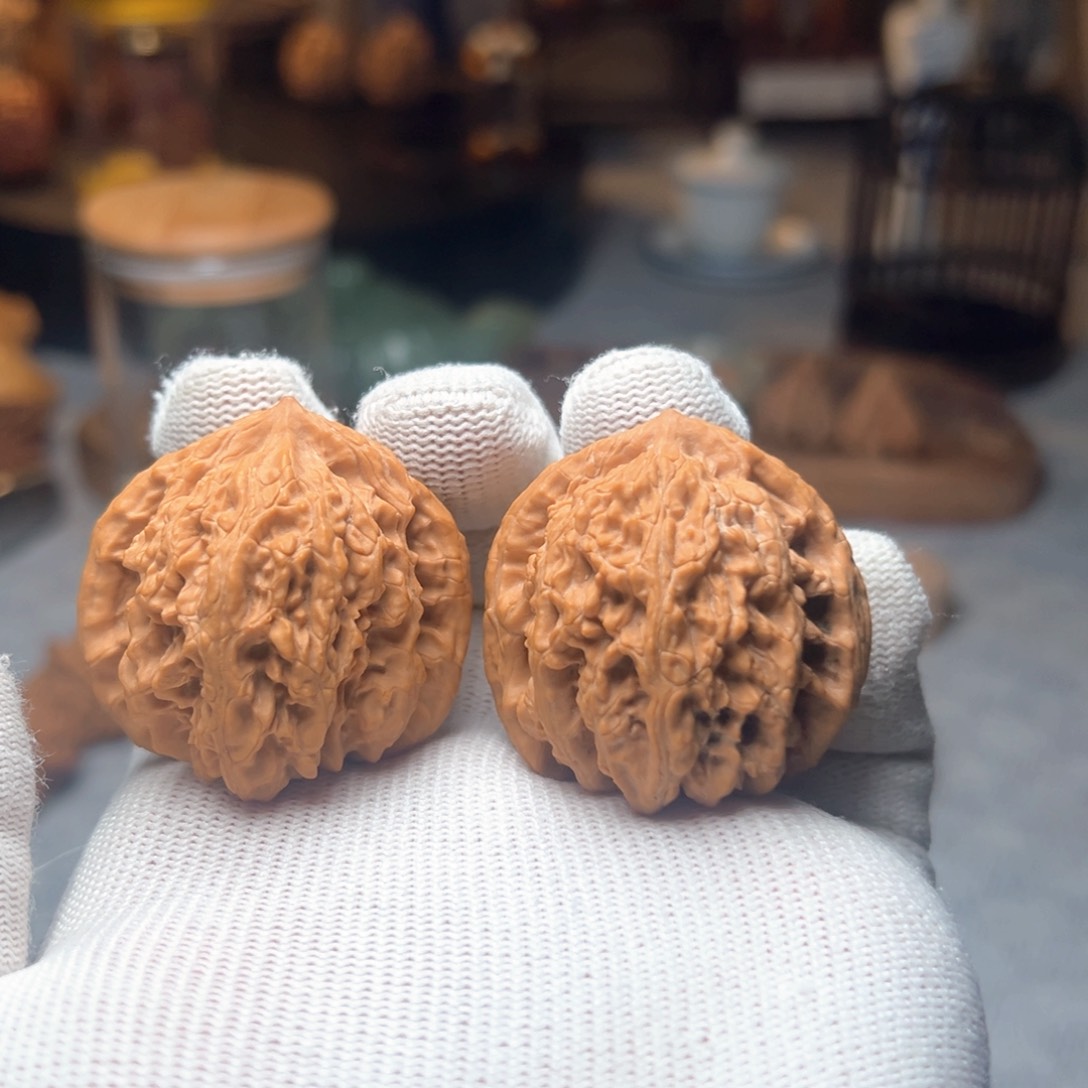 文玩核桃吊坠霞云岭虎头3716