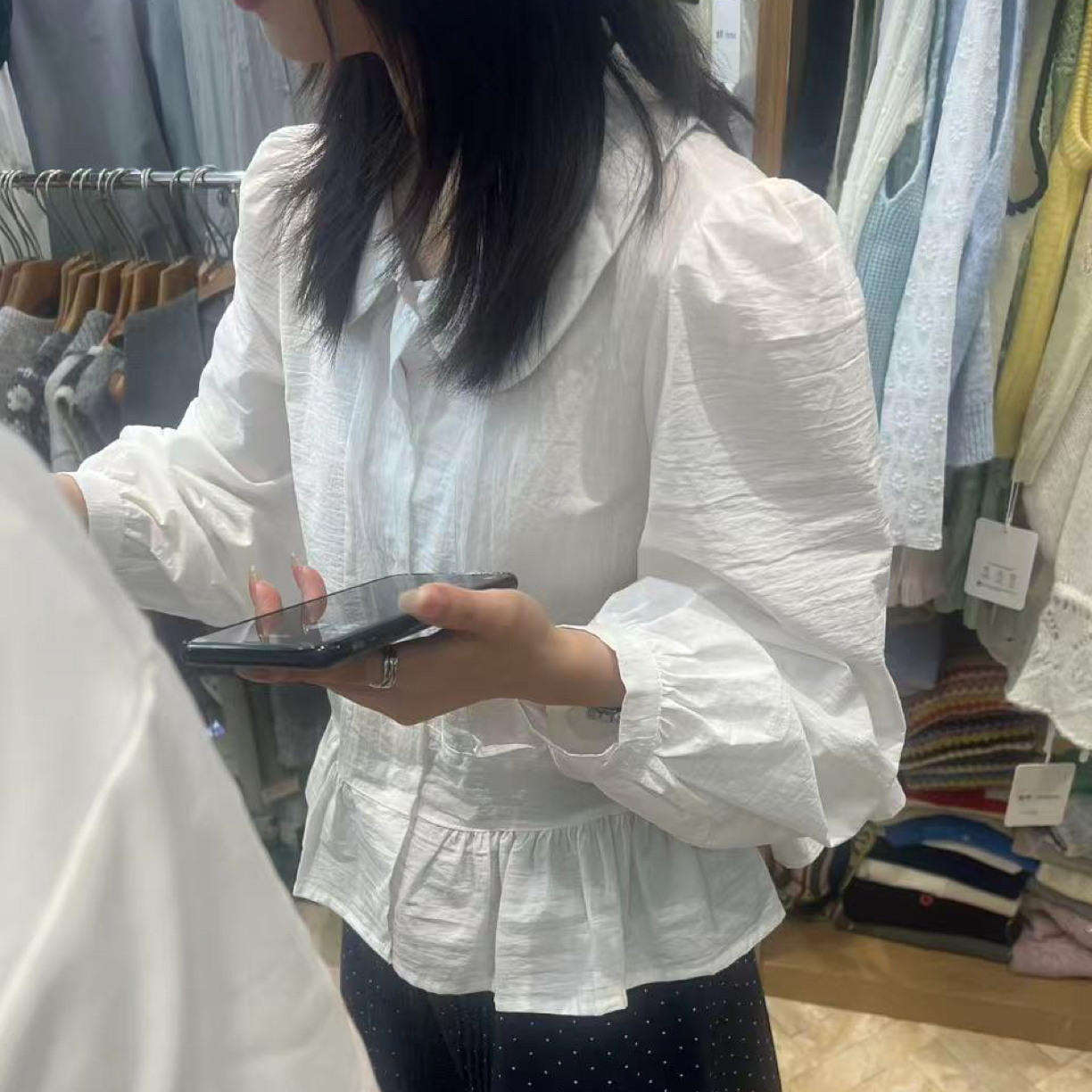 V家 娃娃领设计感甜美衬衫