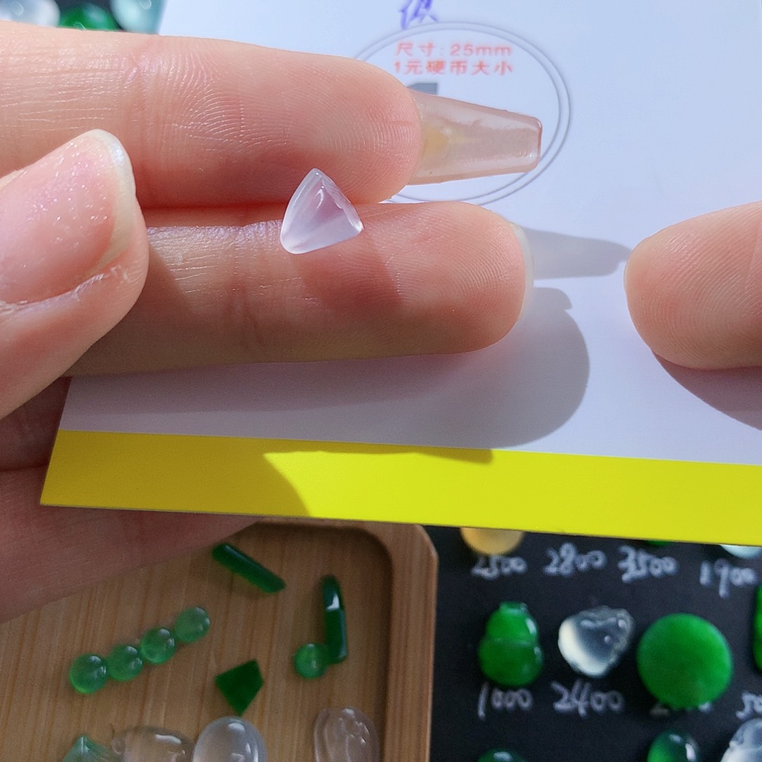 翡翠颈饰未镶嵌莲蓬