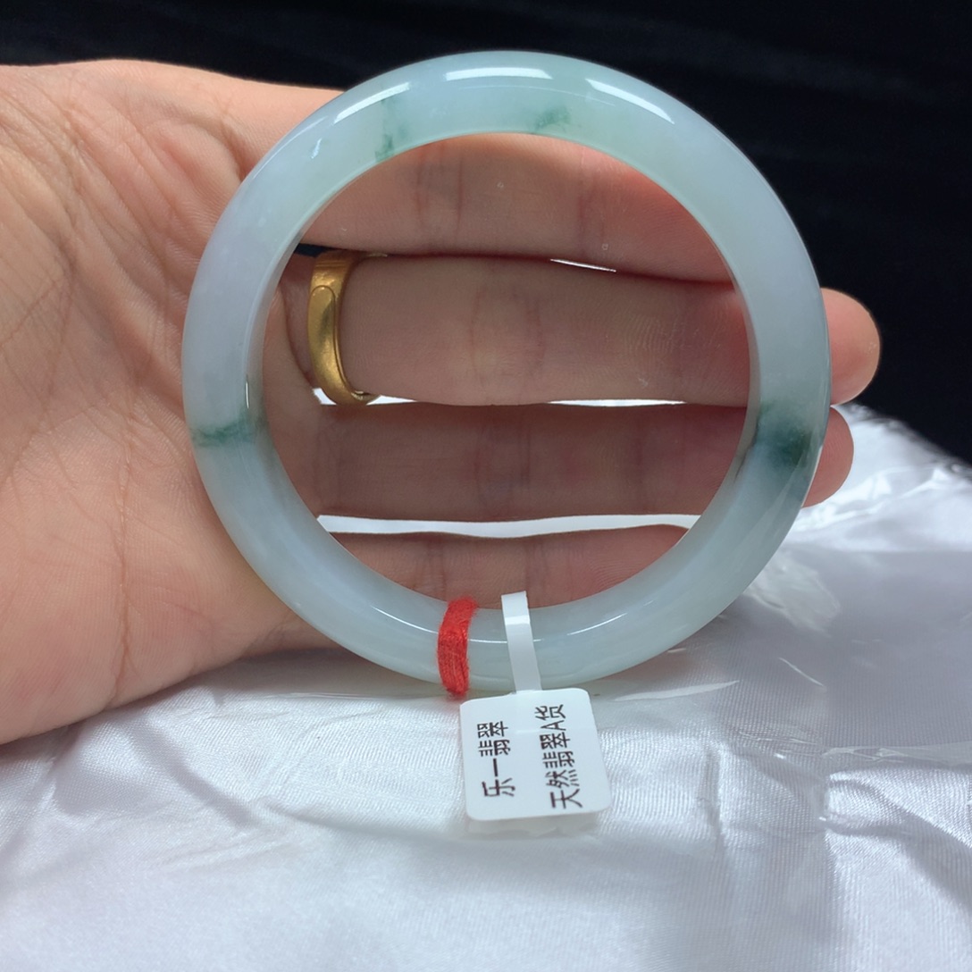 翡翠未镶嵌手镯（圆镯）57.5