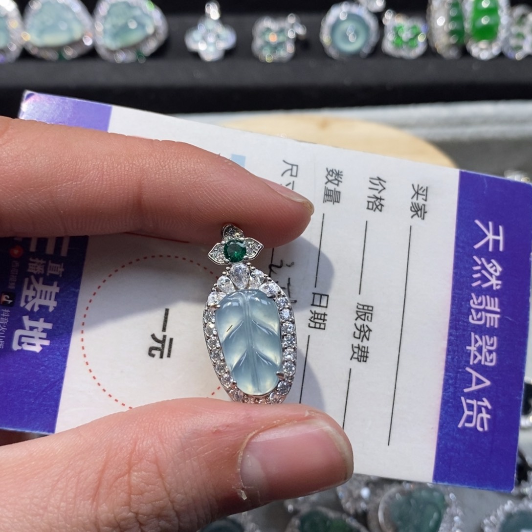 翡翠颈饰未镶嵌翡翠