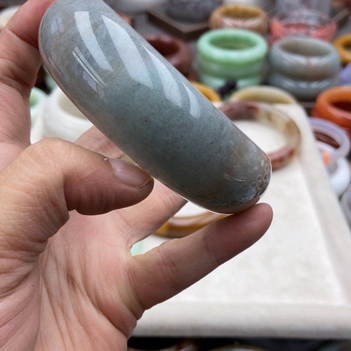 可***豆未镶嵌手镯石英岩玉