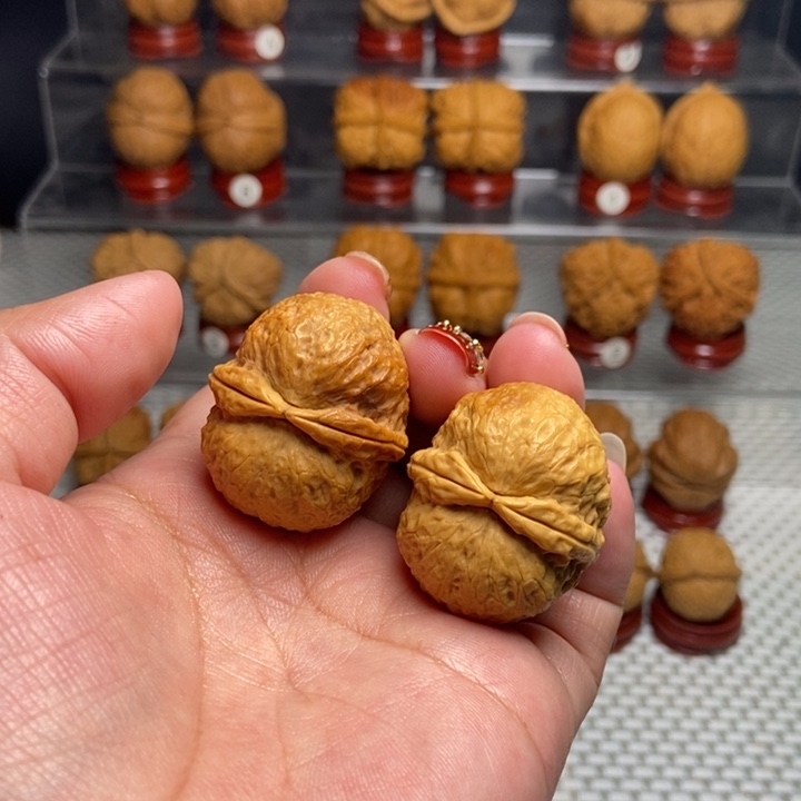 文玩核桃把件玉面鹦鹉3