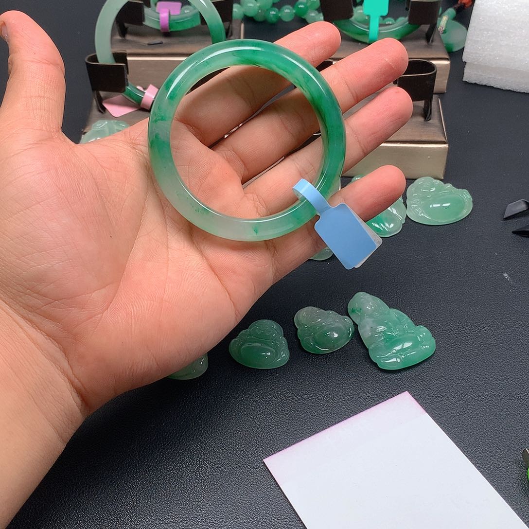 石英质玉手镯未镶嵌