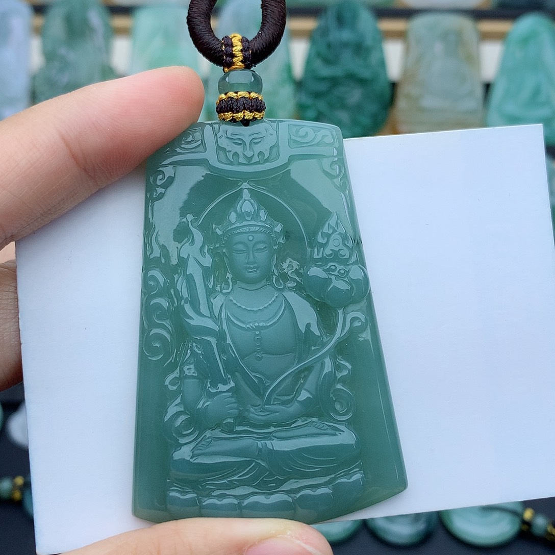 小***业翡翠未镶嵌颈饰虚空藏