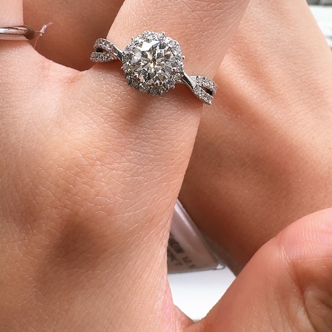 戒指/指环18K金镶嵌钻石D**U