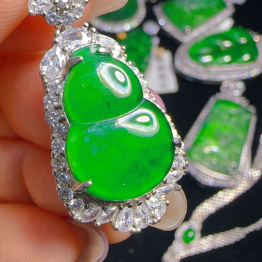 翡翠吊坠(赠链)银S925镶嵌