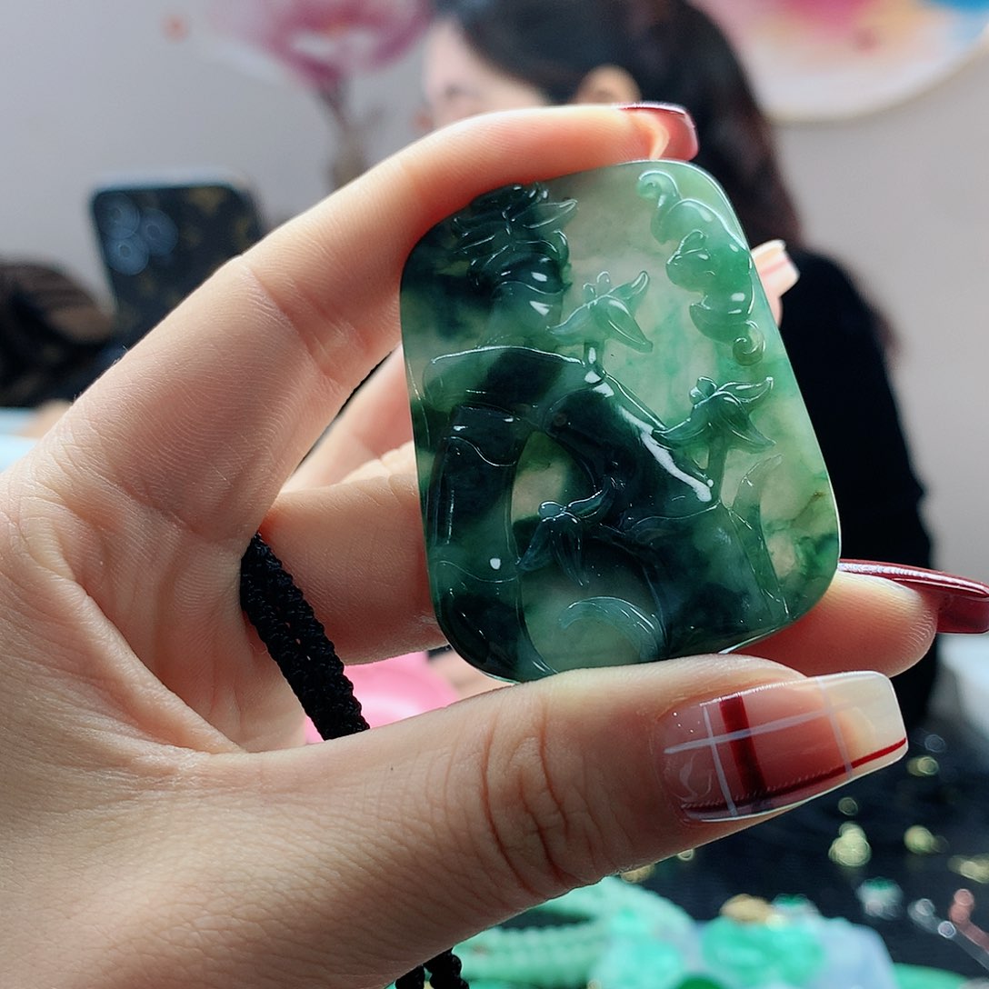 【闪购商品】翡翠吊坠(赠链)合金