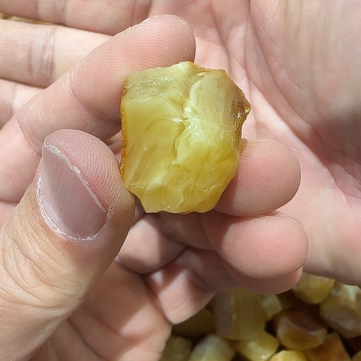 定制琥珀未镶嵌蜜蜡