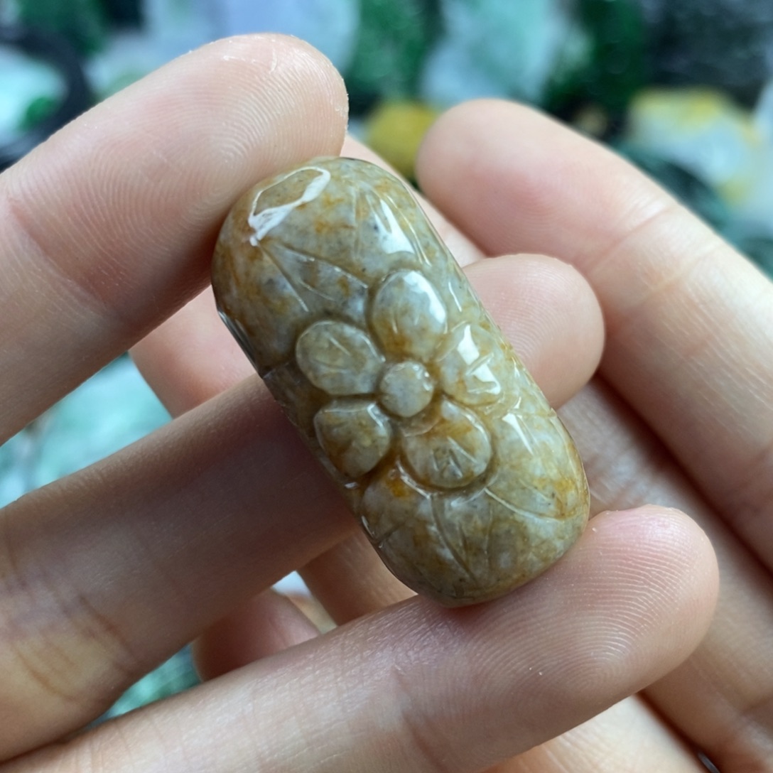 翡翠颈饰未镶嵌吊坠