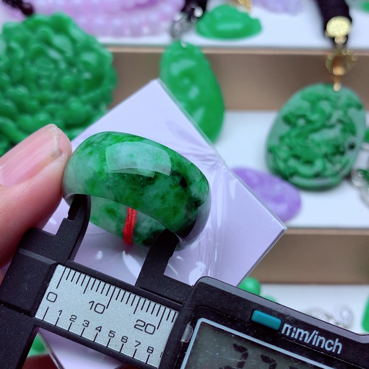 翡翠未镶嵌戒指戒指