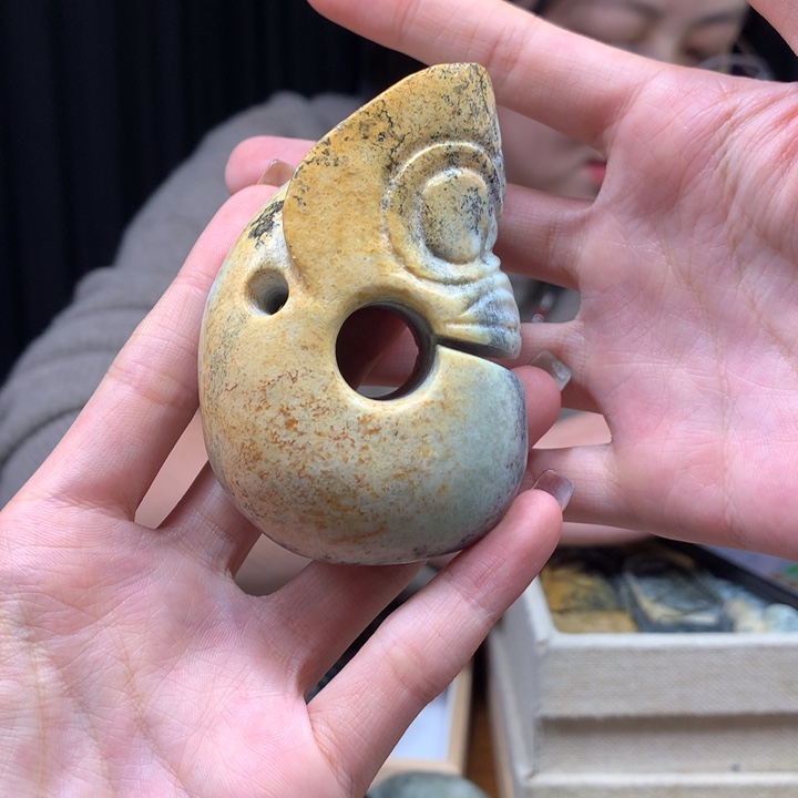 岫岩河磨玉（透闪石质玉）颈饰未镶嵌