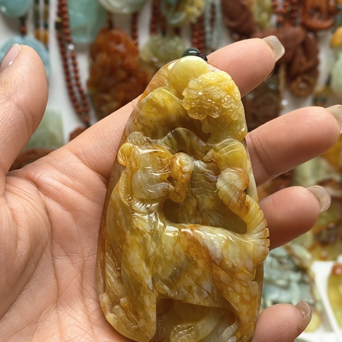 蛇纹石玉颈饰未镶嵌