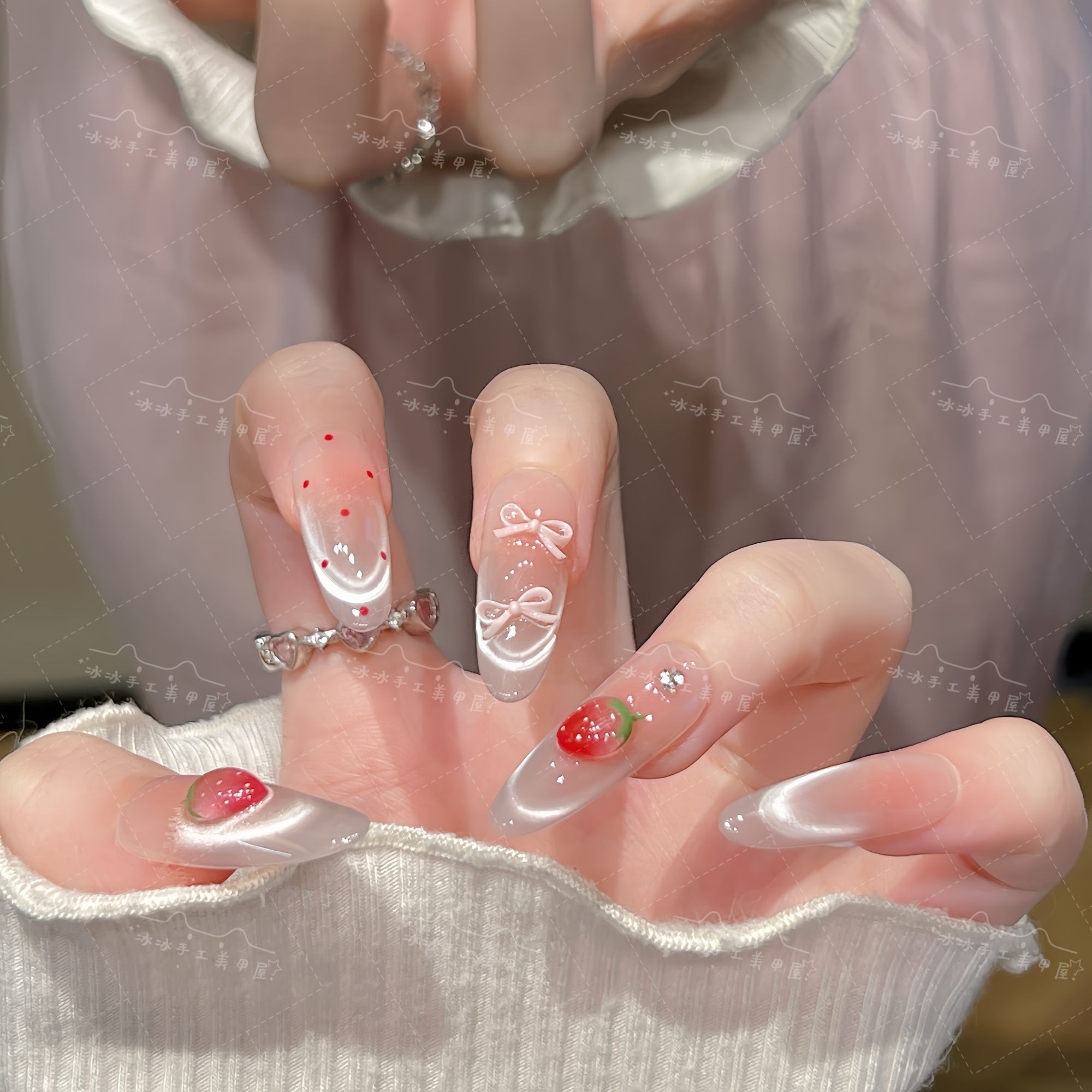 【小草莓】显白渐变冰蓝猫眼蝴蝶结手工可拆卸穿戴甲美甲贴片