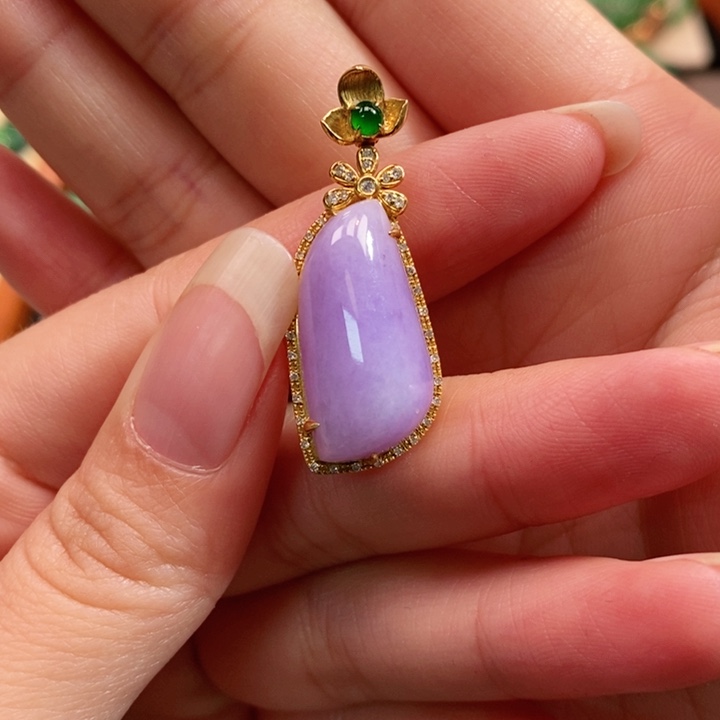 颈饰未镶嵌翡翠飘吊坠