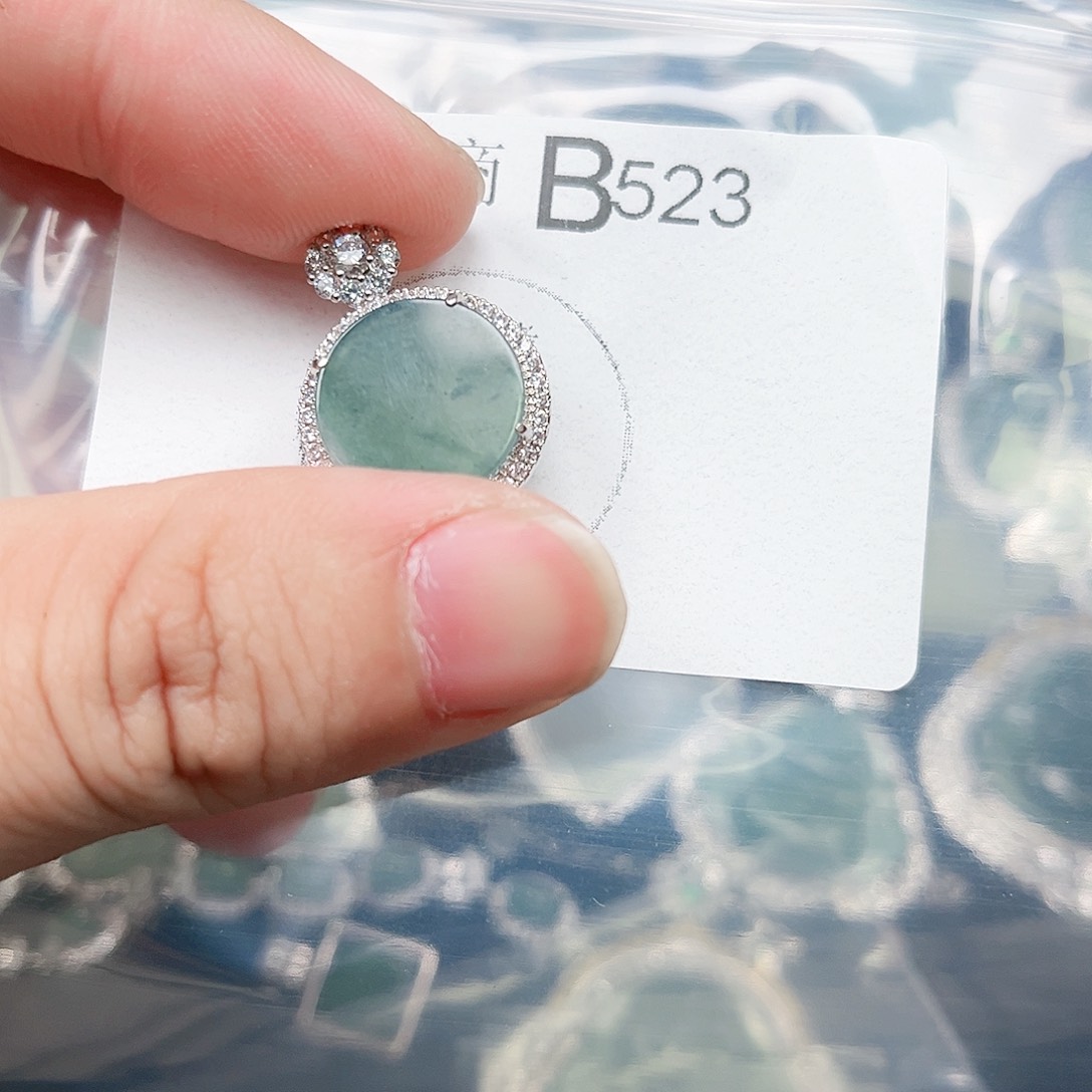 翡翠颈饰未镶嵌翡翠523