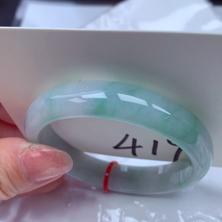 翡翠手镯未镶嵌翡翠