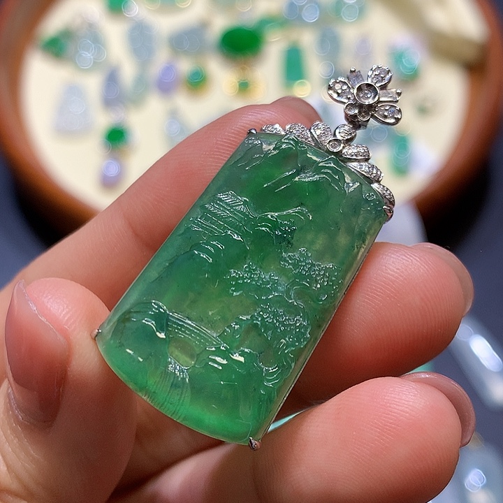 翡翠吊坠(不含链)18K金镶嵌