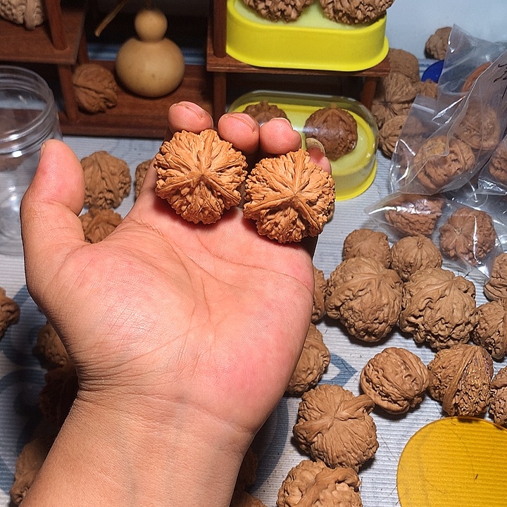 衍***物文玩核桃吊坠三棱