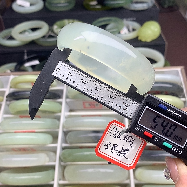 蛇纹石玉手镯未镶嵌508