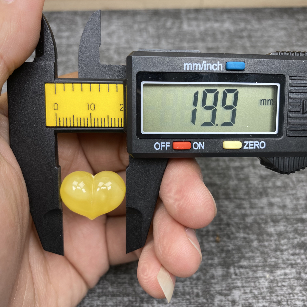 天然原矿俄料国矿一级高精工蜜蜡屁桃2.1克重