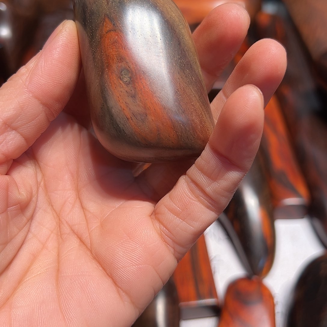 交趾黄檀（大红酸枝）漫****迢