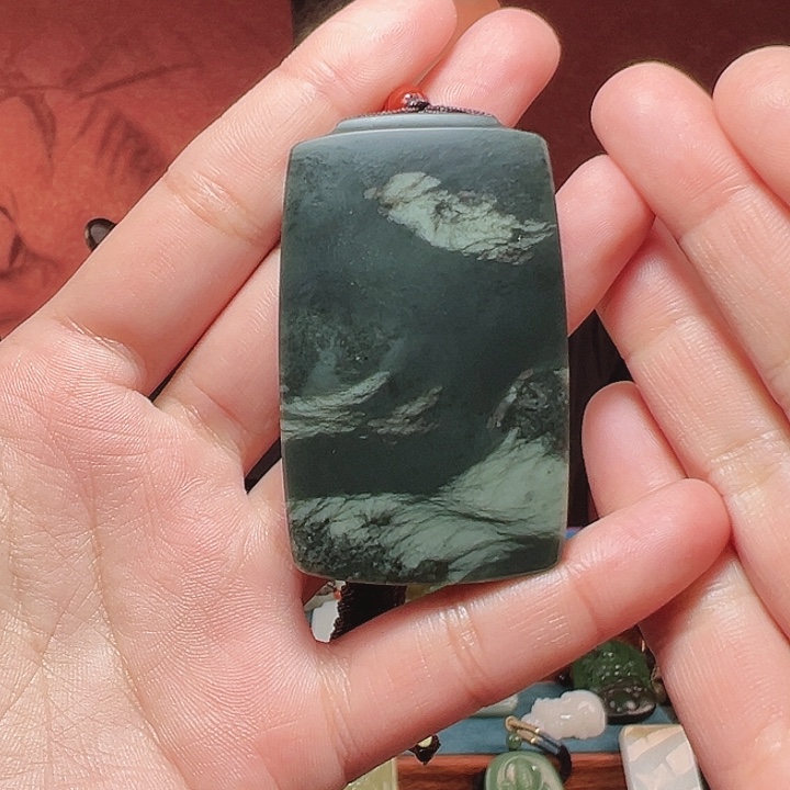 强***：和田玉未镶嵌颈饰