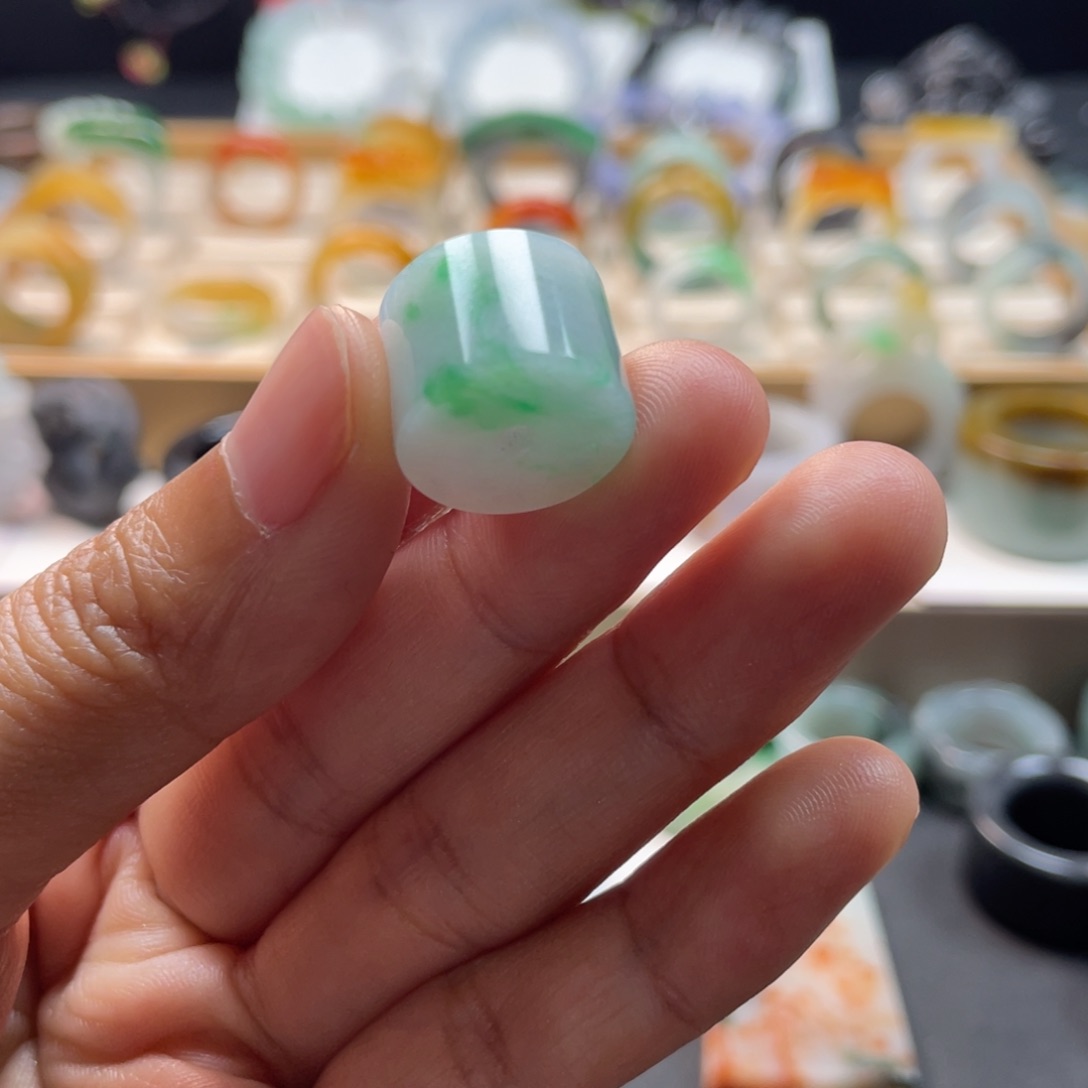 定制翡翠未镶嵌中**子桶珠