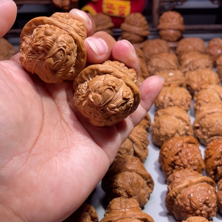 绍*蛤蟆头雕刻的金蟾