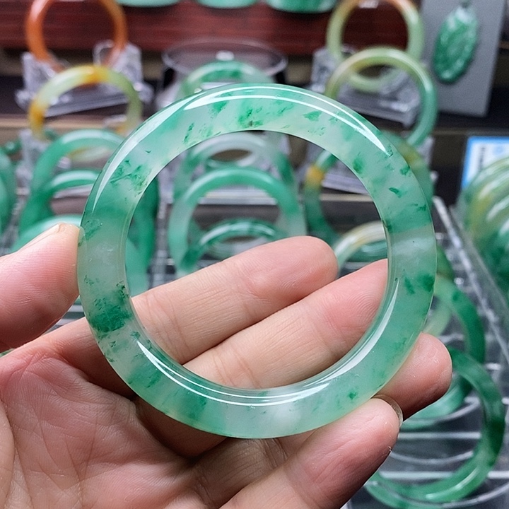 石英质玉手镯未镶嵌雪*使