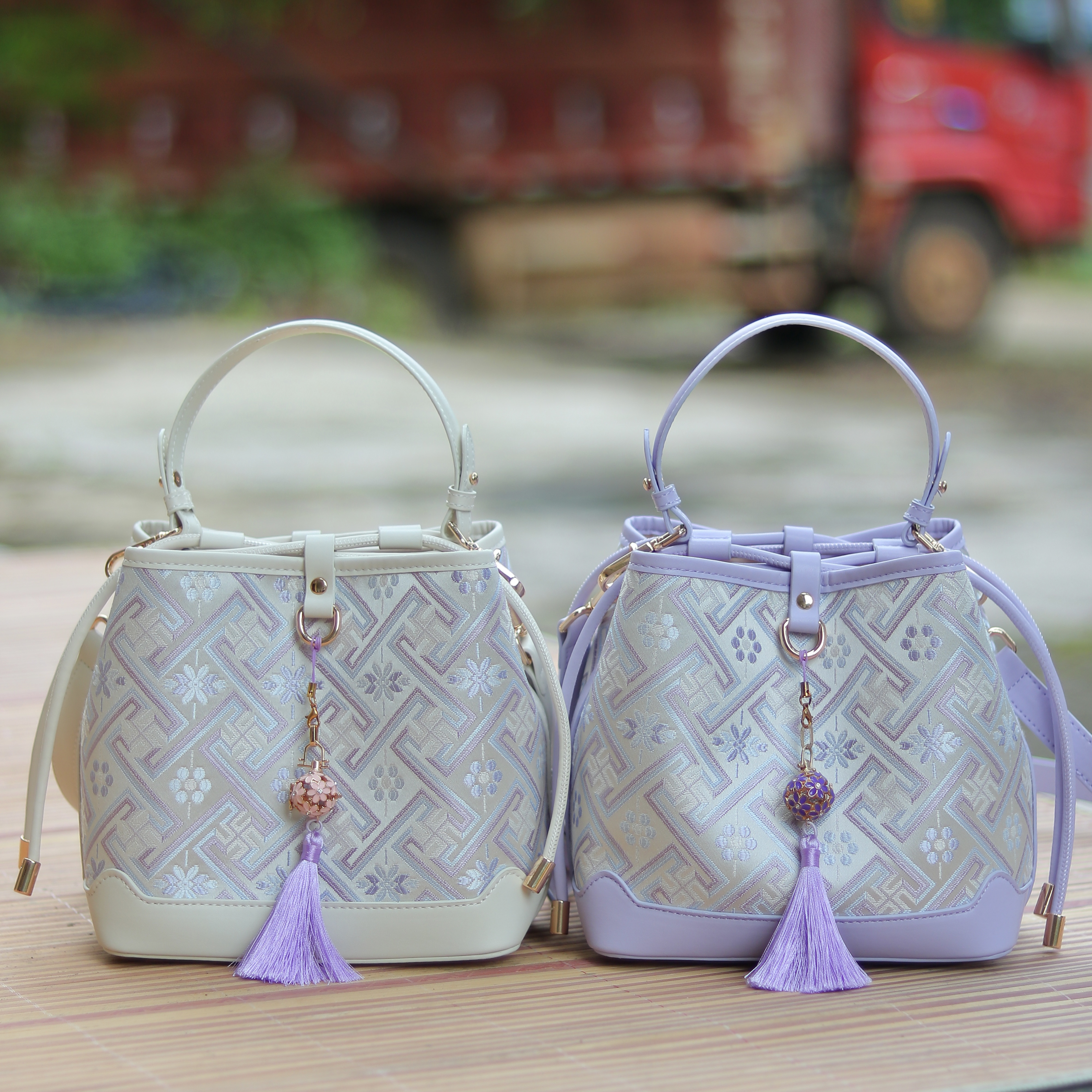 刺绣包福袋水桶包女士手提单肩斜挎包轻奢广西壮锦包包正版