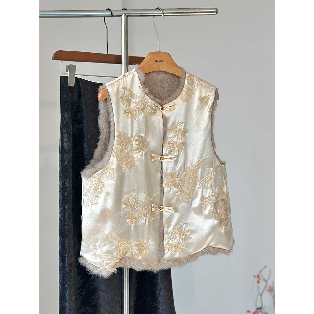 高端百搭新中式国风刺绣双面穿马甲减龄洋气外穿复古盘扣小众背心