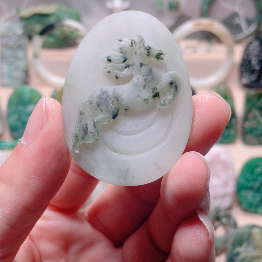 独山玉未镶嵌颈饰