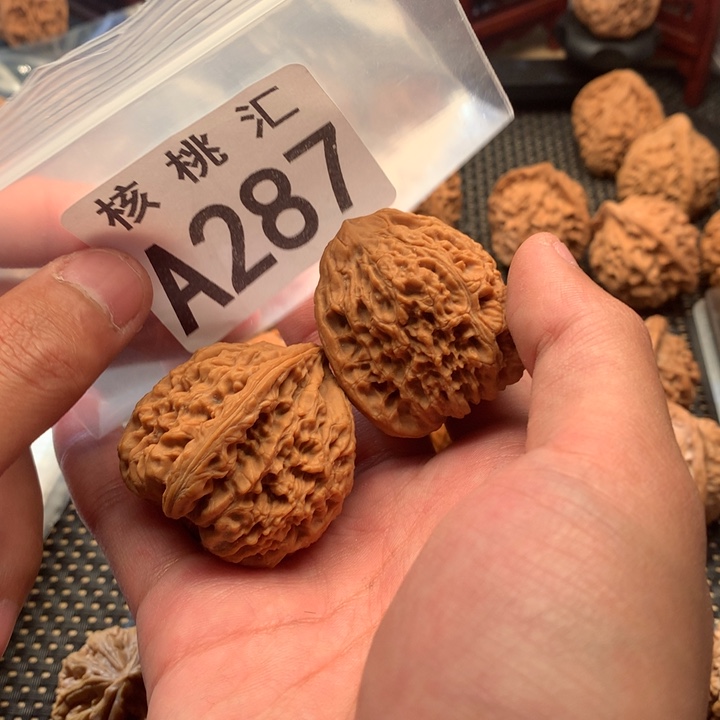 文玩核桃吊坠南疆