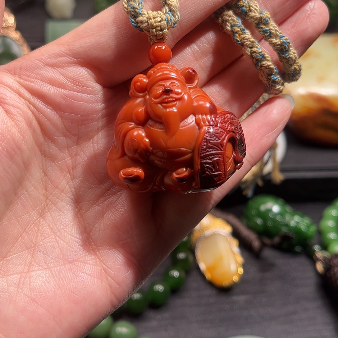 颈饰未镶嵌南红玛瑙原矿