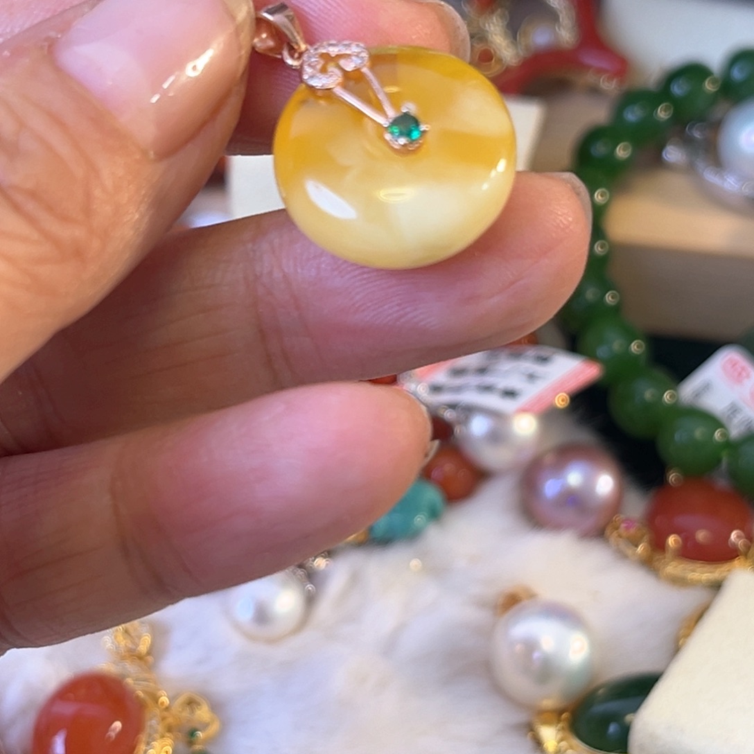 和田玉未镶嵌车挂