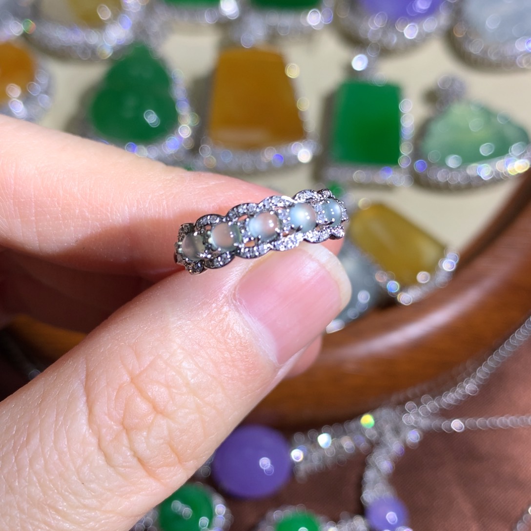 翡翠戒指18K金镶嵌戒指