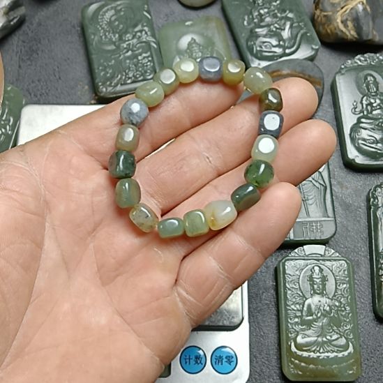 和田玉未镶嵌颈饰