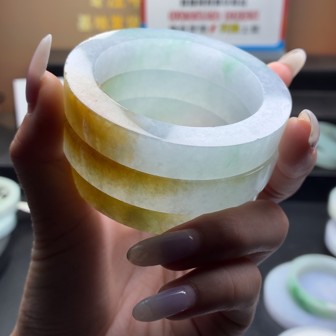 红***火定制翡翠未镶嵌翡翠手镯