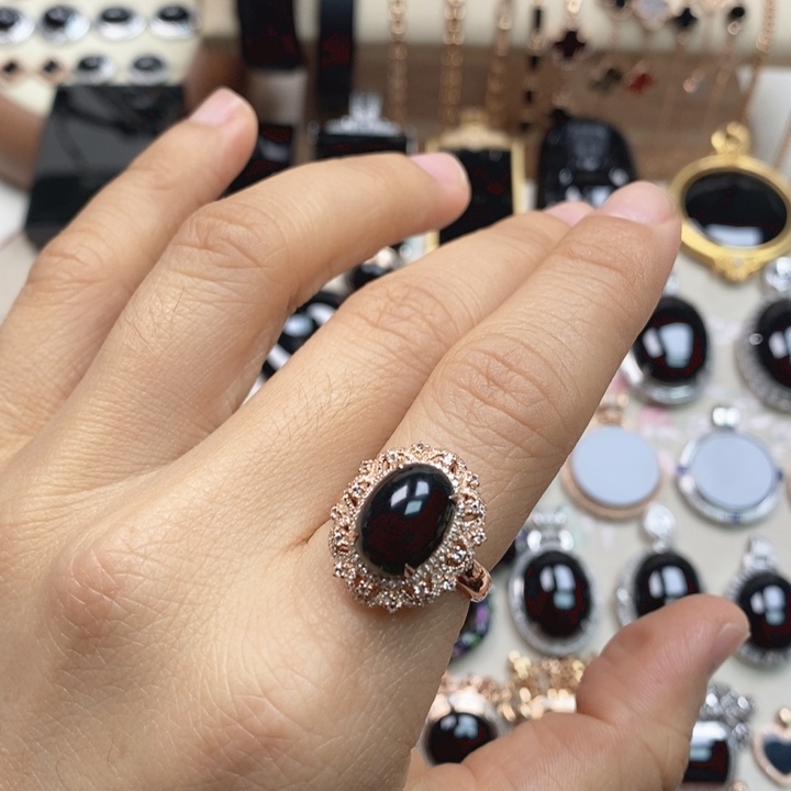 翡翠18K金镶嵌戒指