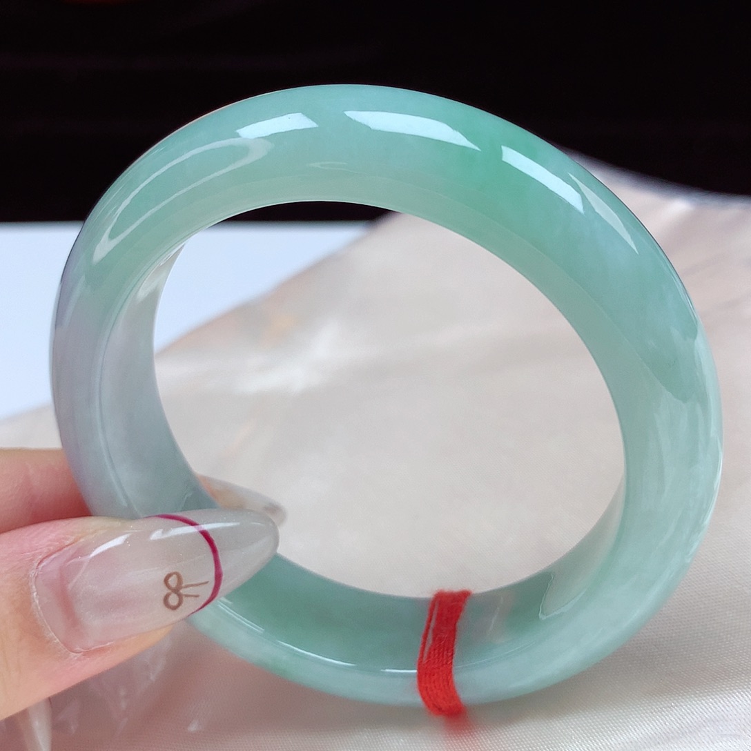 翡翠手镯未镶嵌52圈